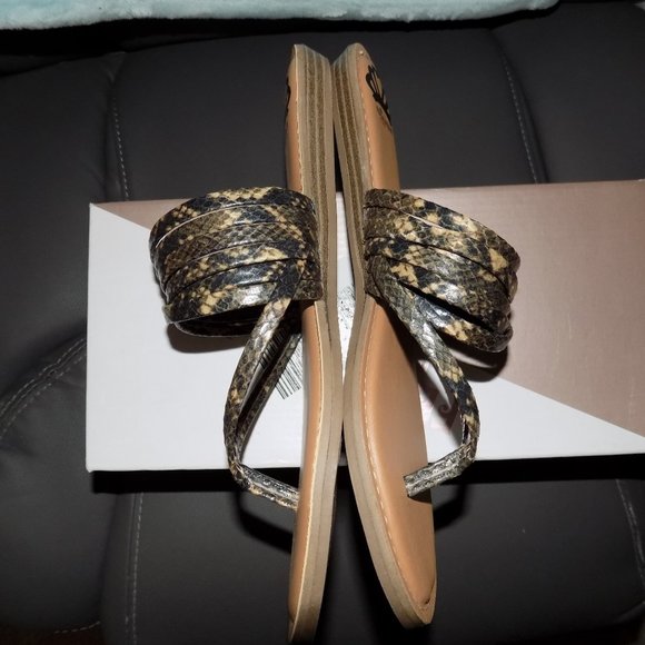 Fergalicious Silvia Brown/Black Sandal Size 9M NEW - Picture 2 of 4